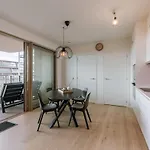 Apartment Bright & Cozy Near