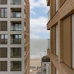 Bright & Cozy Near Apartment