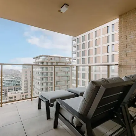 Apartment Bright & Cozy Near *