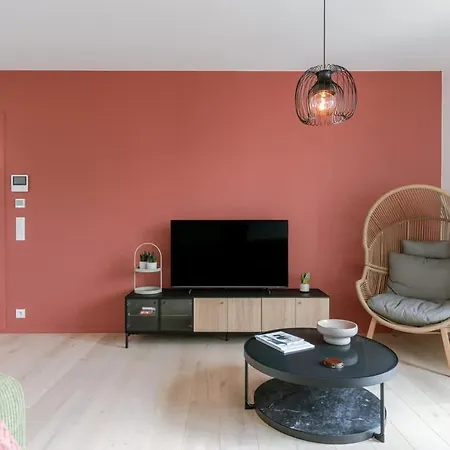 Bright & Cozy Near Apartment